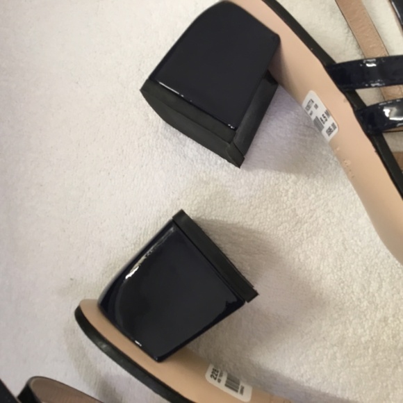 Stuart Weitzman Rosetta Sandals - Picture 6 of 12